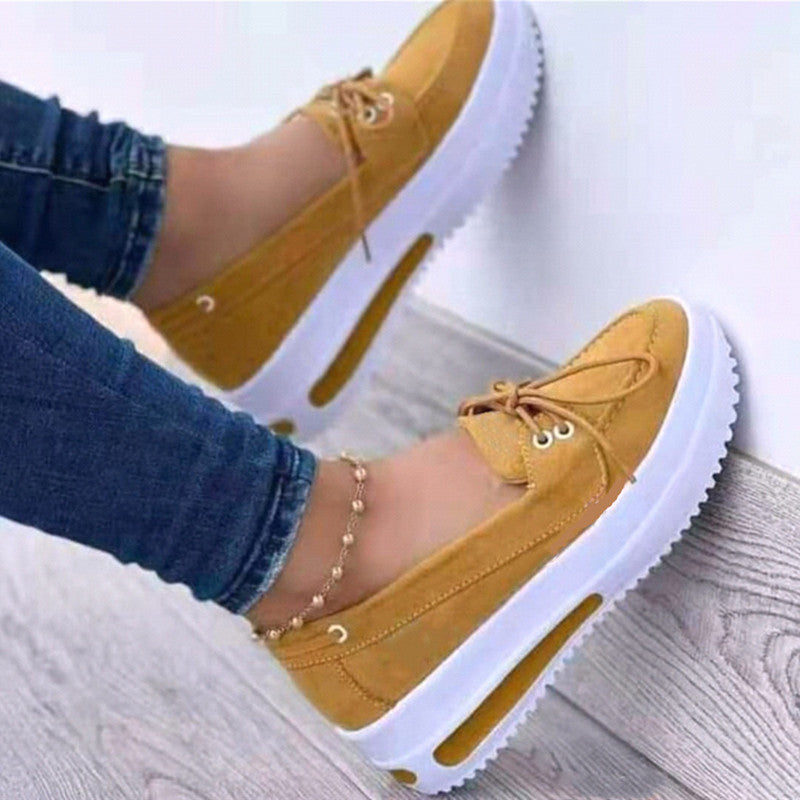 Damen Sneaker mit stilvollem Plateau WW