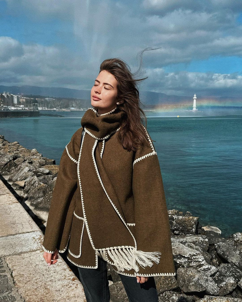 Damen modische Wolljacke mit innovativem Kragenschnitt und kontrastierenden Details WW
