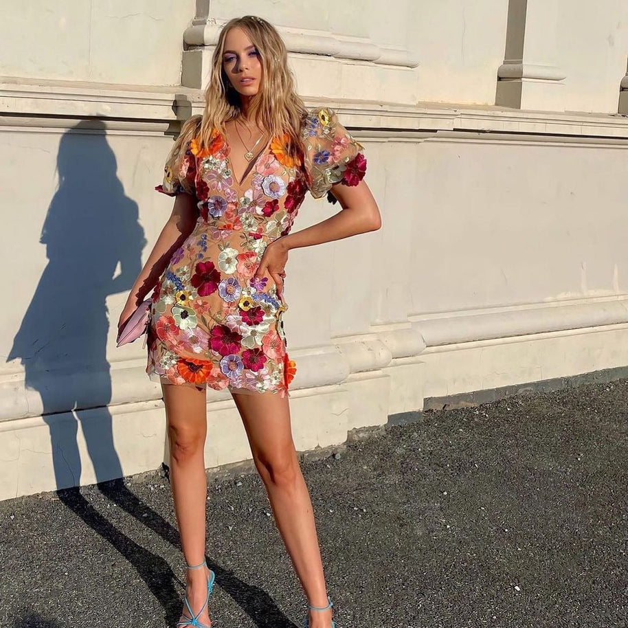 WW | 3D-Blumen-Bodycon-Laternenärmel-besticktes Kleid