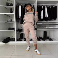 Damen sportlicher Freizeitanzug mit modernen Streifen WW