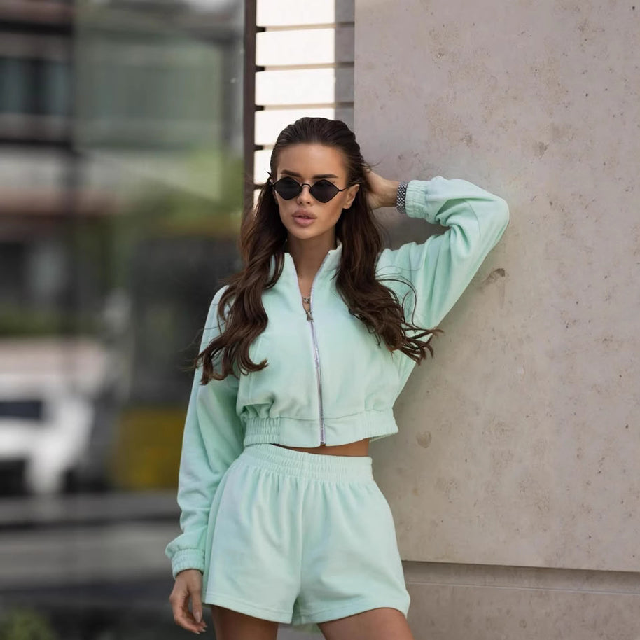 Damen sportlicher Freizeitjacken- und Shorts-Set mit leichtem Material WW