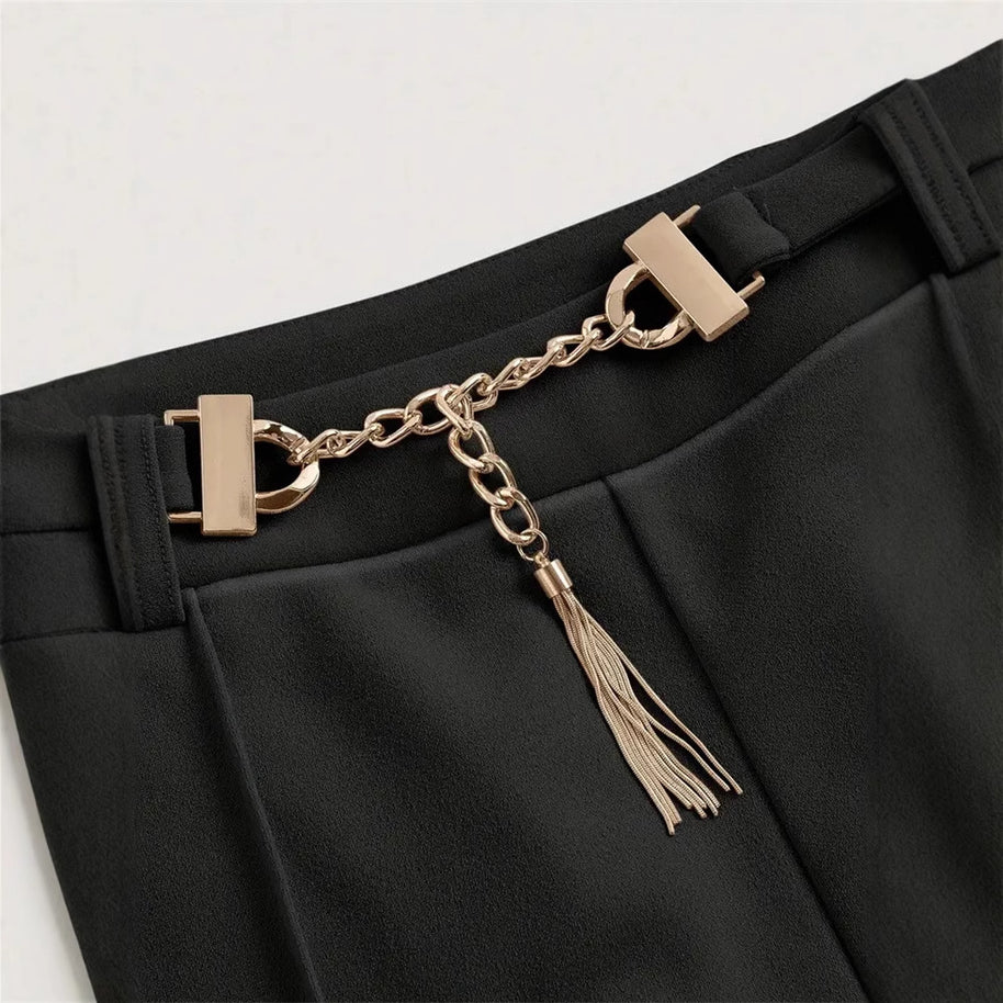 Damen eleganter, weit geschnittener Schnittanzug mit goldfarbener Gürtelakzent W&W