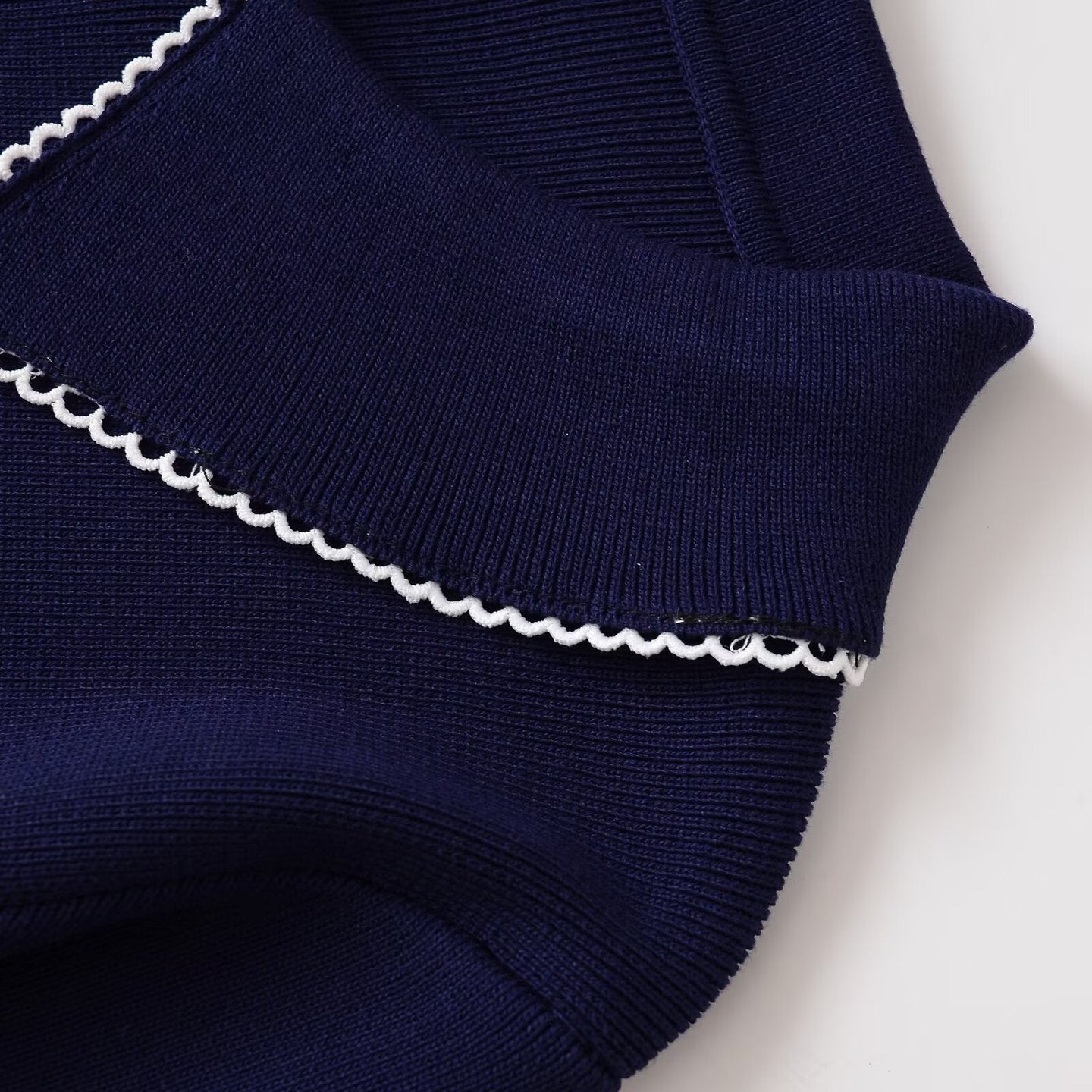 Damen Strickjacke mit dekorativem Kragen und Knopfverschluss WW