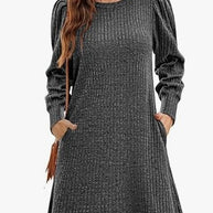 Damen Pulloverkleid mit Rüschendetails und seitlichen Taschen WW