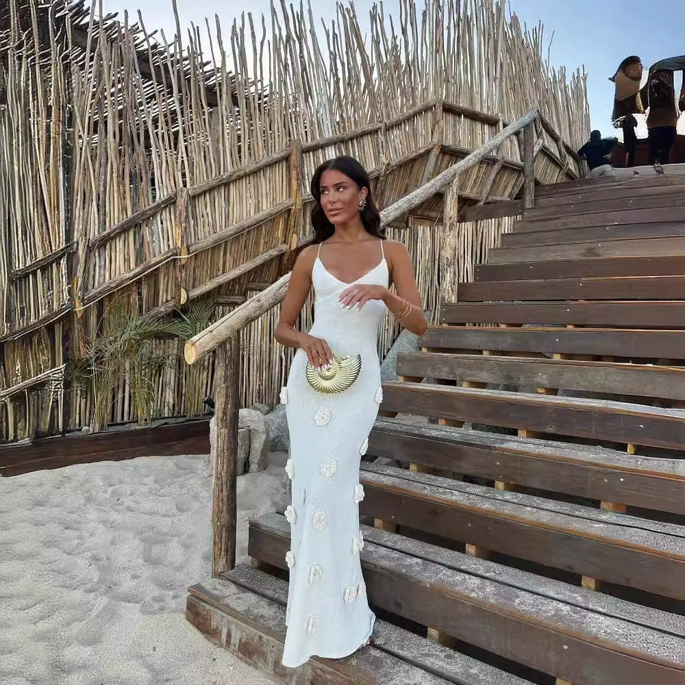 Damen Abendkleid mit dekorativen Blumenapplikationen und feinen Trägern