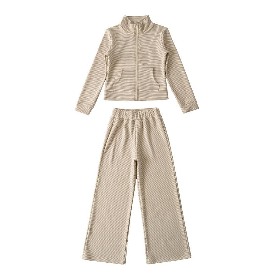 Damen sportliches Set mit Stehkragen und weitem Hosenansatz WW