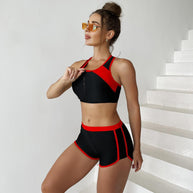 Damen Sportbadeanzug mit kurzer Hose und praktischem Reißverschluss WW