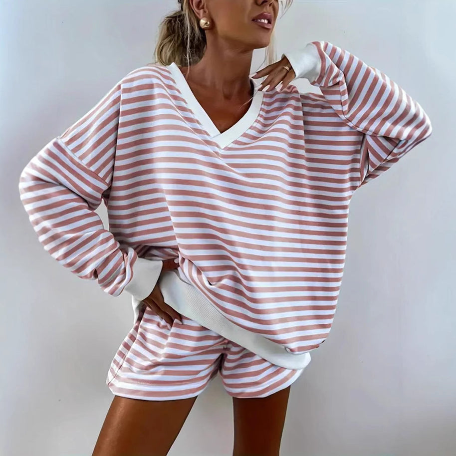 Damen Sportliches Streifenoberteil mit kurzen Shorts WW