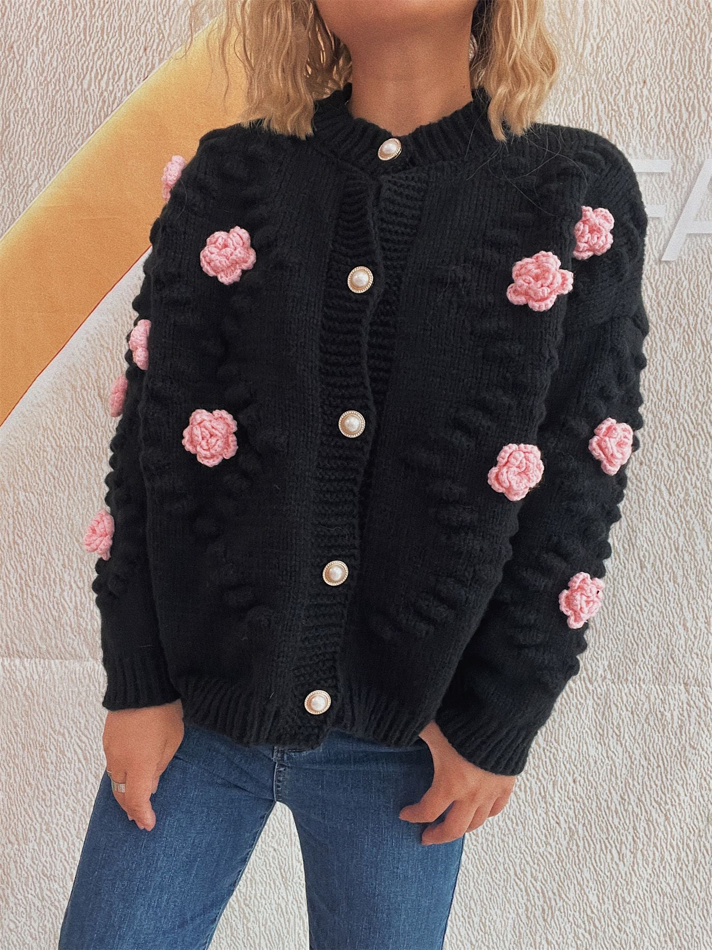 Damen Strickjacke mit floralen Applikationen und komfortablem Schnitt WW