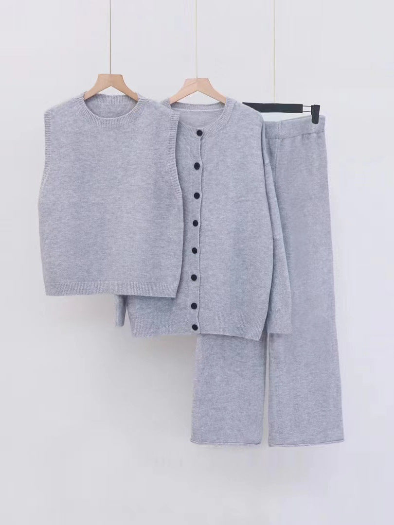 Damen Strickensemble aus weichem Material mit Knopfdetails WW