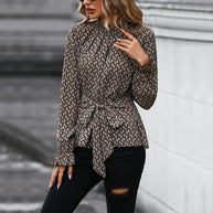 Damen Bluse mit elegantem Wickeldesign und dekorativen Rüschendetails WW