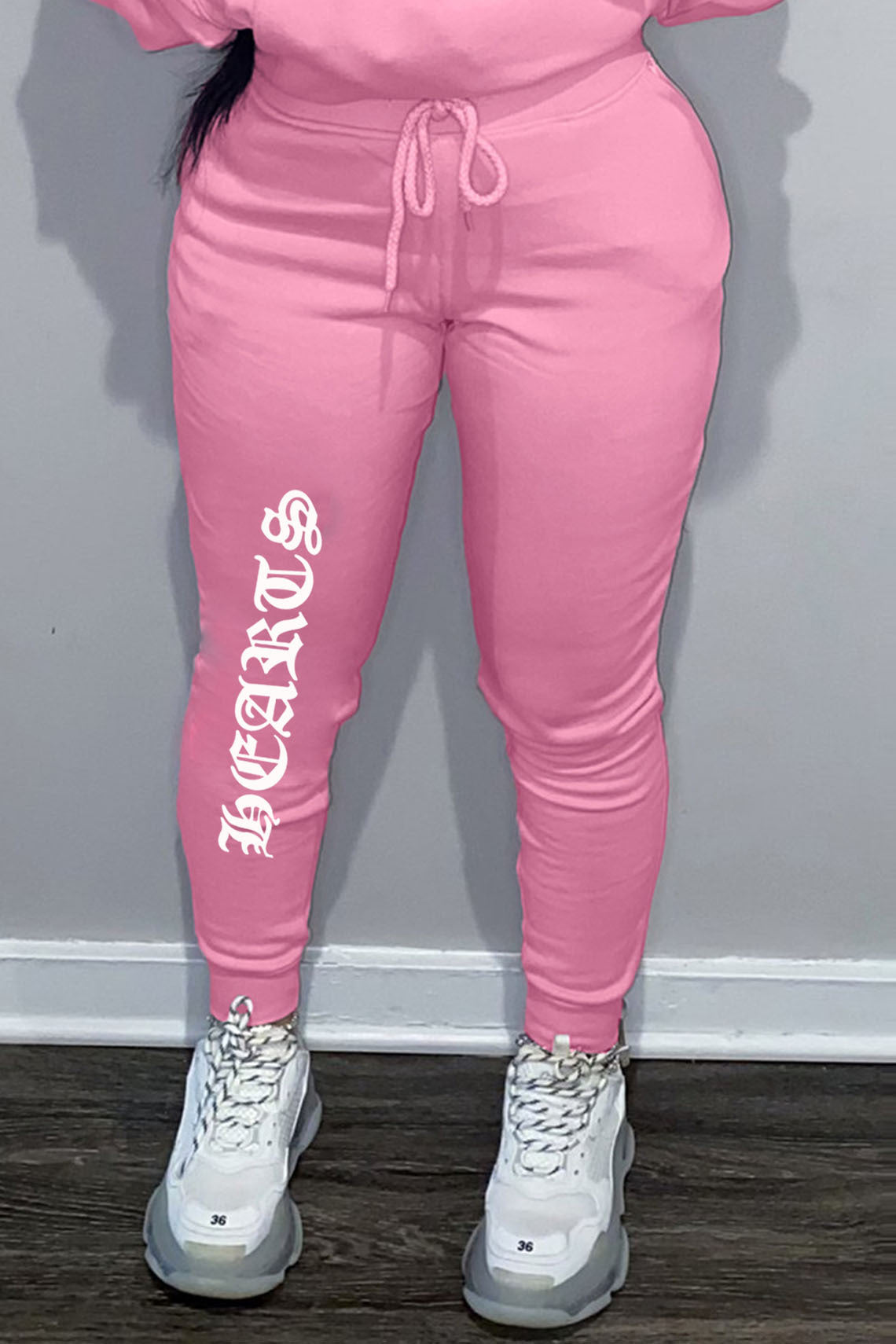 Damen bequeme Sweatpants mit seitlichem Schriftzug WW