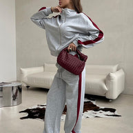 Damen sportlicher Fleece-Jogginganzug mit hohem Kragen und seitlichen Nähten WW