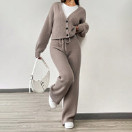 Damen Set aus weichem Strick mit lässiger Hose und Crop-Cardigan WW