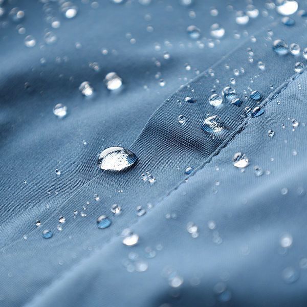 Unisex-Jacke mit Kapuze aus wasserabweisendem Material