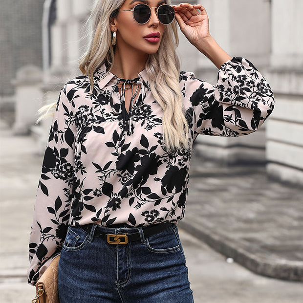Damen Bluse mit eleganten Rüschendetails und verspieltem Blumenmuster WW