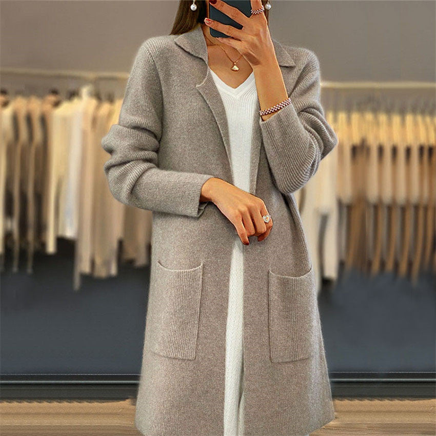 Damen Strickjacke im Oversized-Schnitt mit tiefem V-Ausschnitt und praktischen Taschen WW