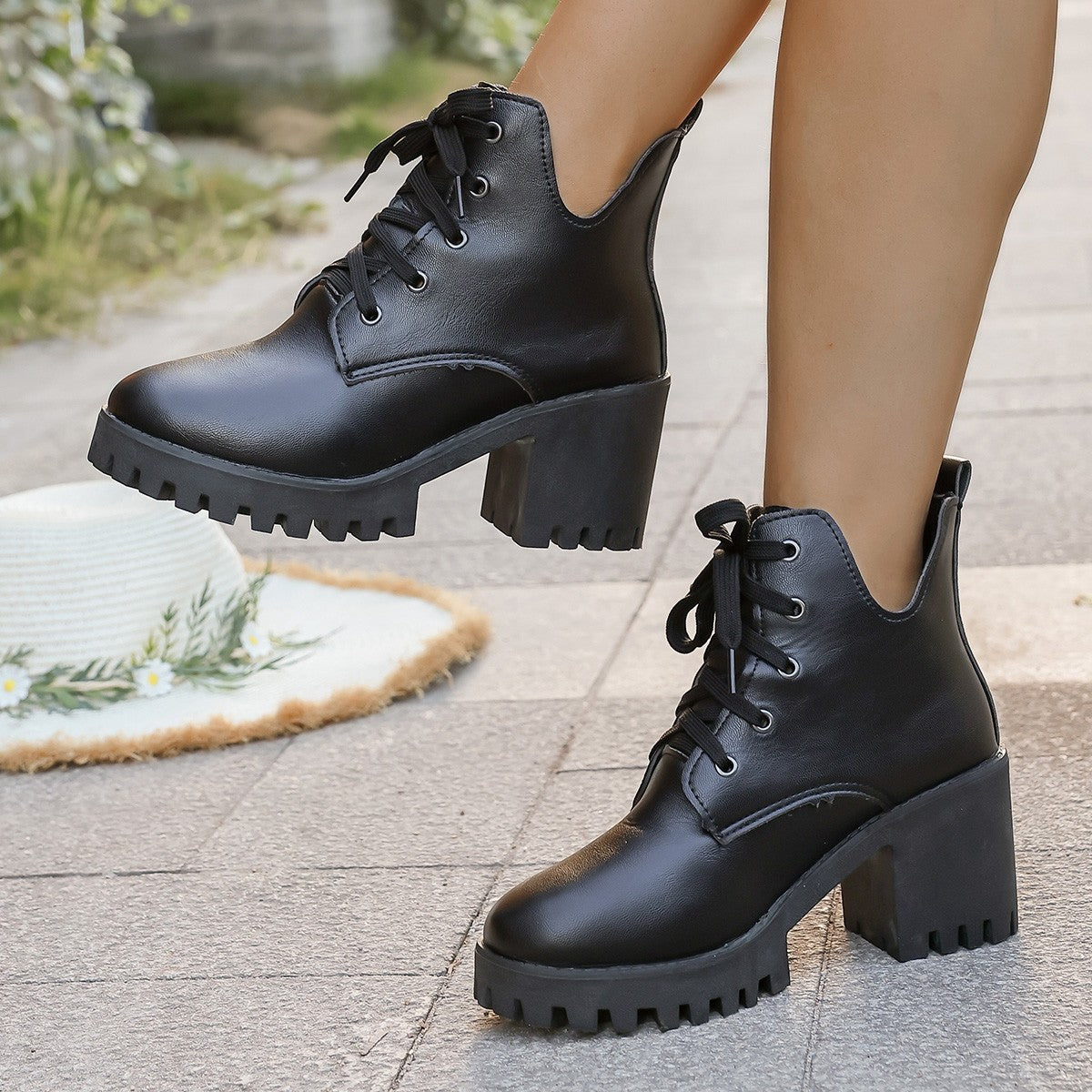 Damen Schnürstiefeletten mit robustem Blockabsatz und rutschfester Sohle WW