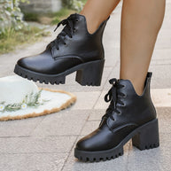 Damen Schnürstiefeletten mit robustem Blockabsatz und rutschfester Sohle WW