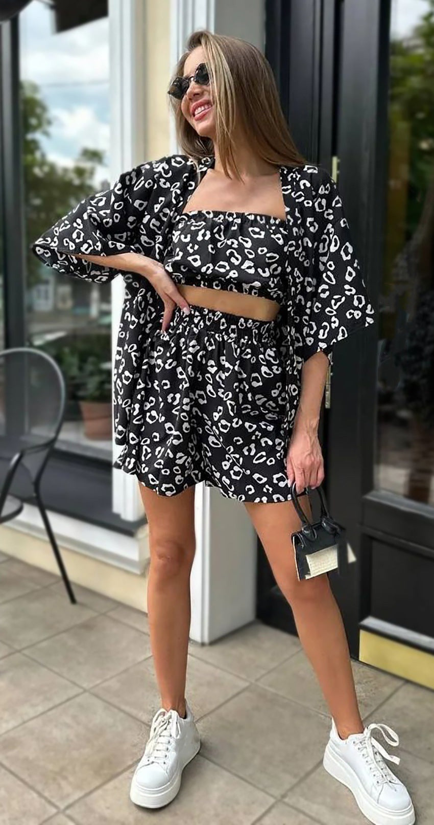 Damen Set aus luftigem Oberteil und Shorts mit animalischem Muster WW