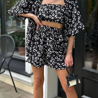 Damen Set aus luftigem Oberteil und Shorts mit animalischem Muster WW