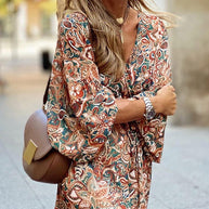 V-Ausschnitt Kleid mit Vintage-Print