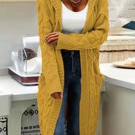 Damen Strickjacke im lässigen Langschnitt mit Zopfmuster und praktischen Taschen WW