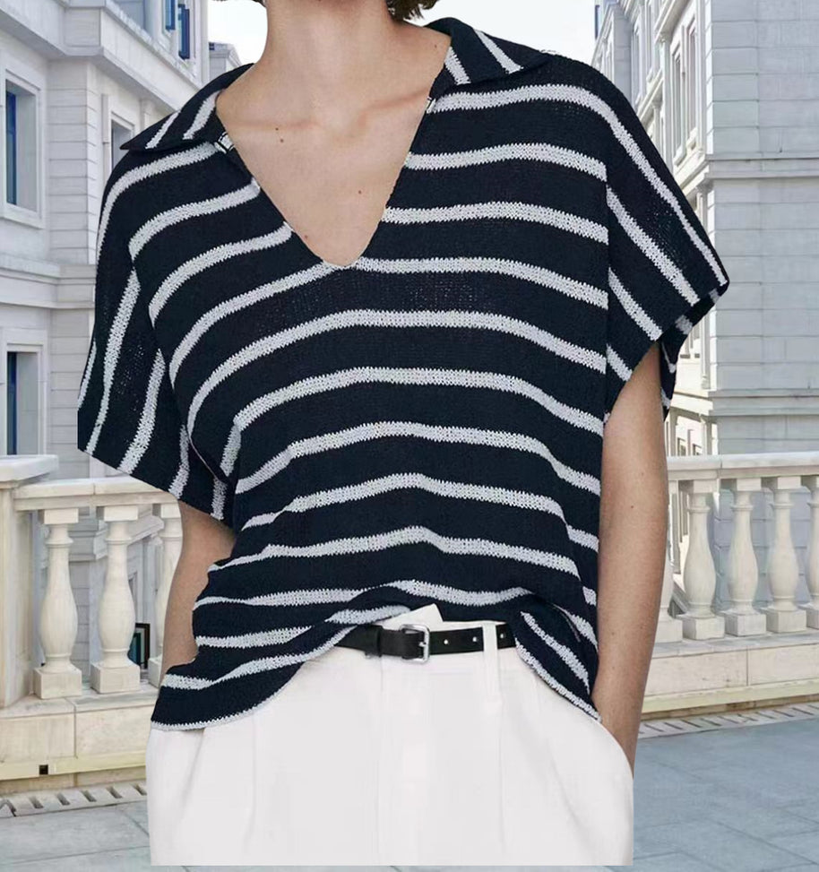 Damen Strickoberteil mit elegantem Kragen und modischem Streifenmuster WW
