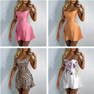 Damen Mini-Kleid mit tailliertem Schnitt und Spagettiträgern WW