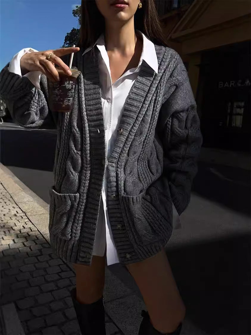 Damen Strickcardigan mit tiefem V-Ausschnitt und strukturiertem Zopfmuster WW