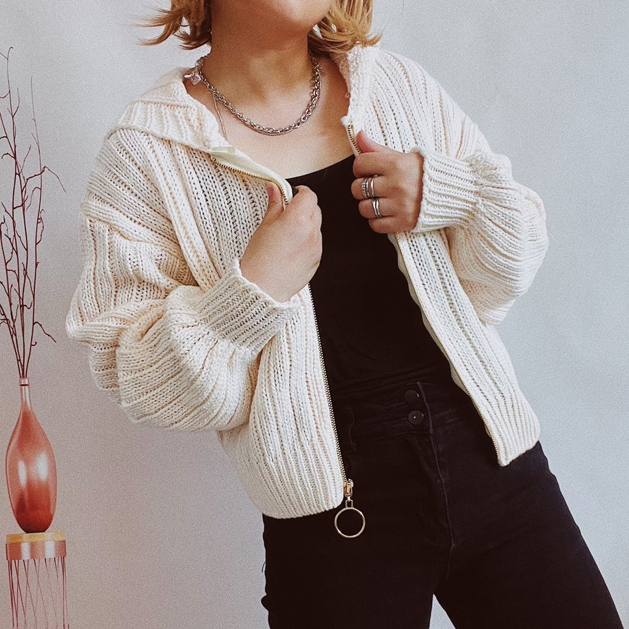 Damen Strickjacke mit auffälligem Reißverschluss und lässigem Schnitt WW