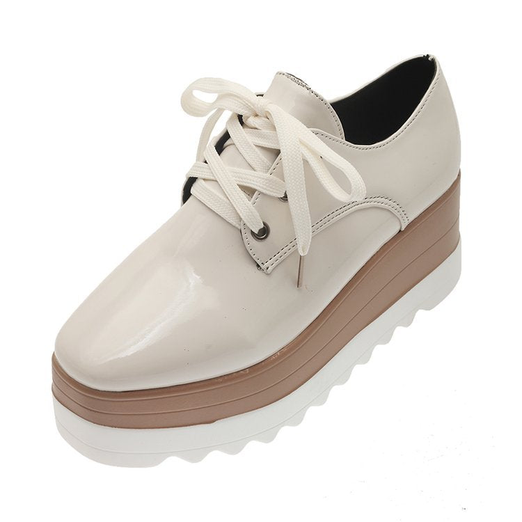 Damen Modische Plateau-Sneaker mit schickem Glanz und komfortabler Sohlenkonstruktion W&W Mode