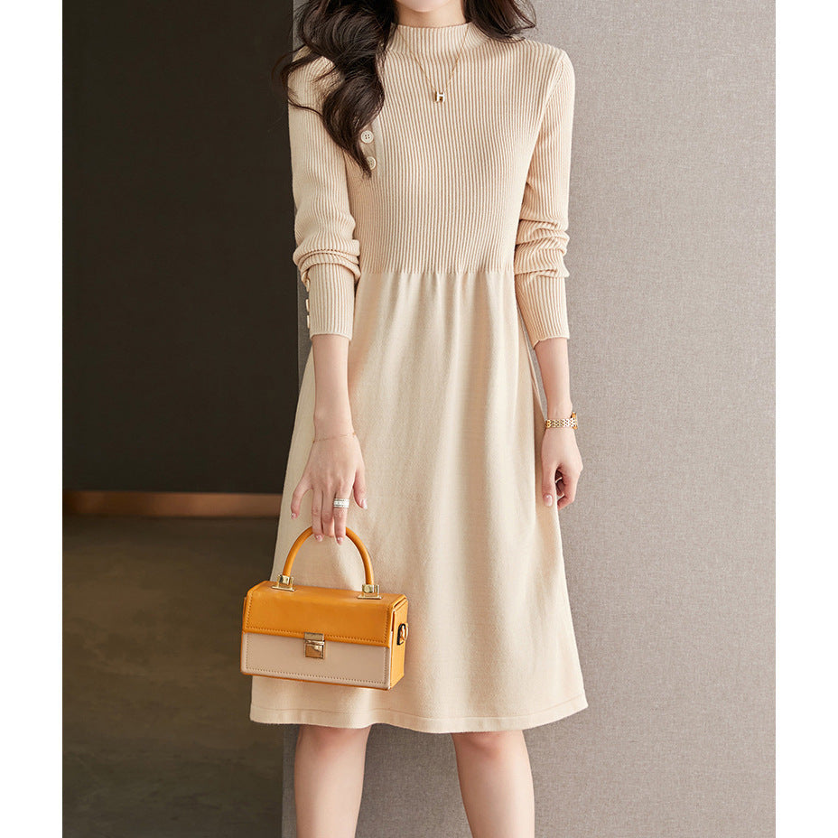 Damen Strickkleid mit eleganten Knopfdetails und Rundhalsausschnitt WW