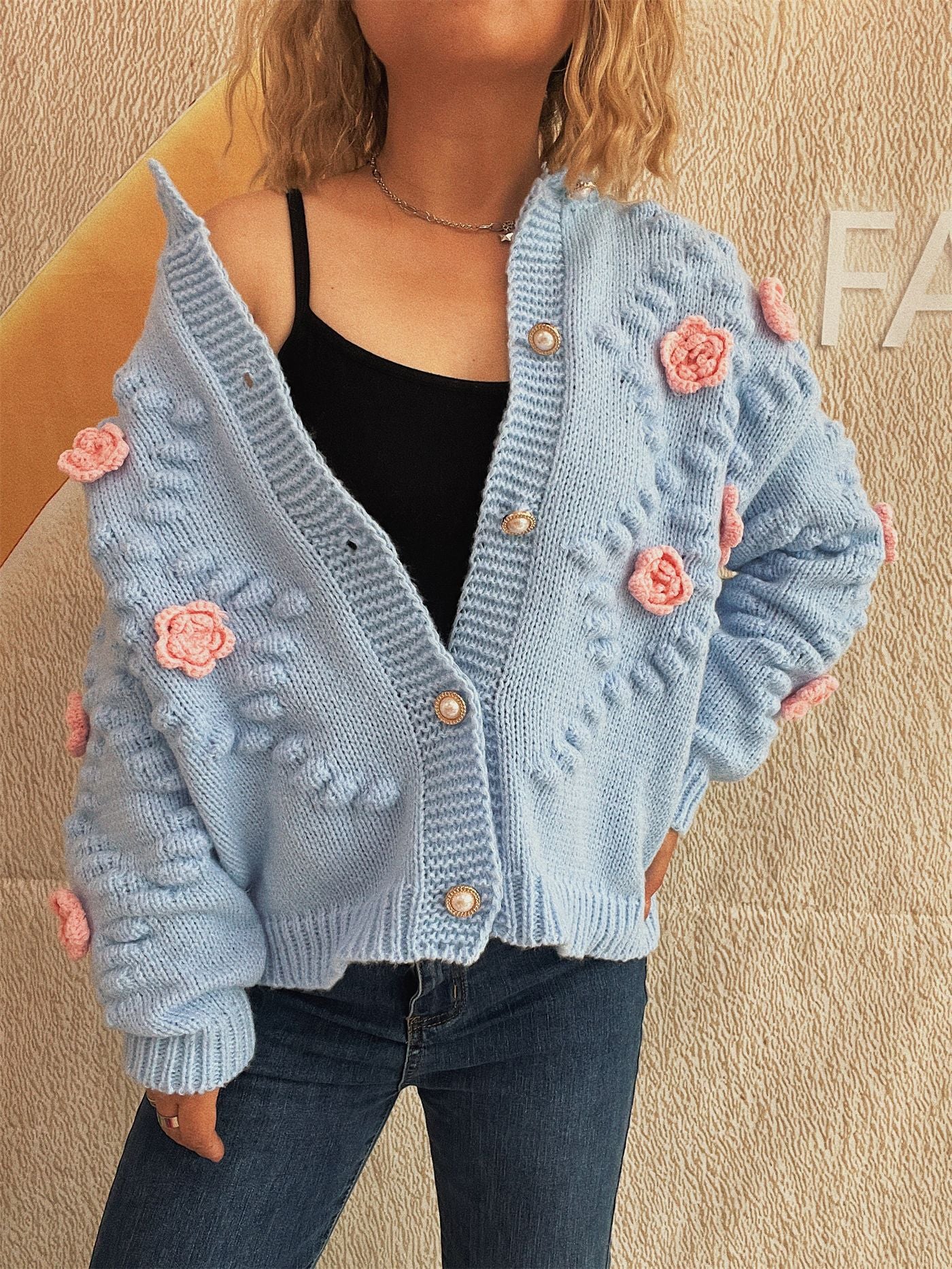 Damen Strickjacke mit floralen Applikationen und komfortablem Schnitt WW