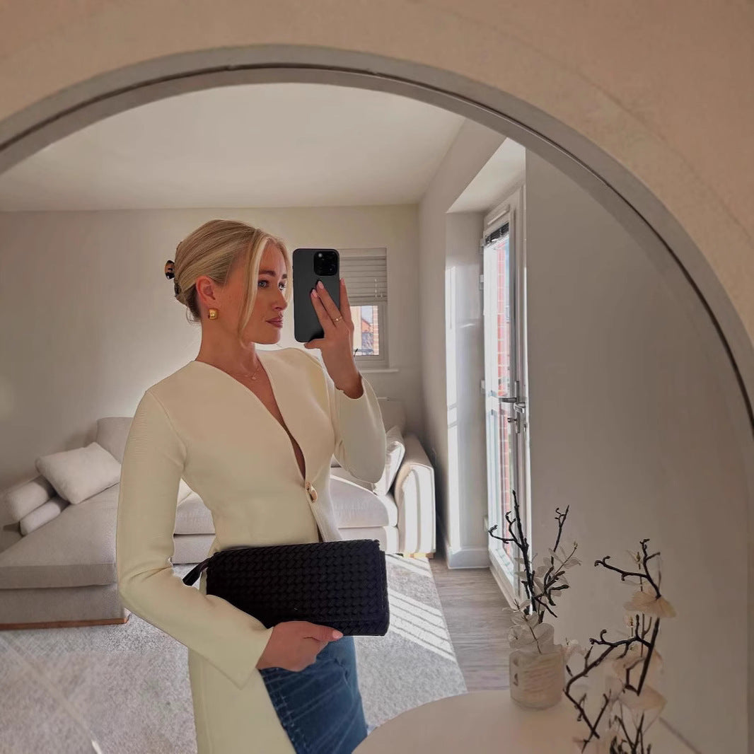 Damen Wickeljacke mit modernem V-Ausschnitt und eleganten Knopfdetails WW