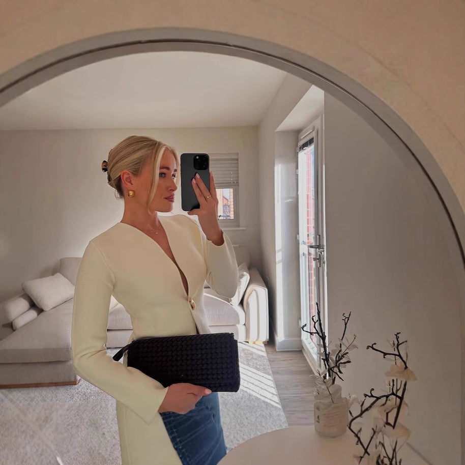 Damen Wickeljacke mit modernem V-Ausschnitt und eleganten Knopfdetails WW