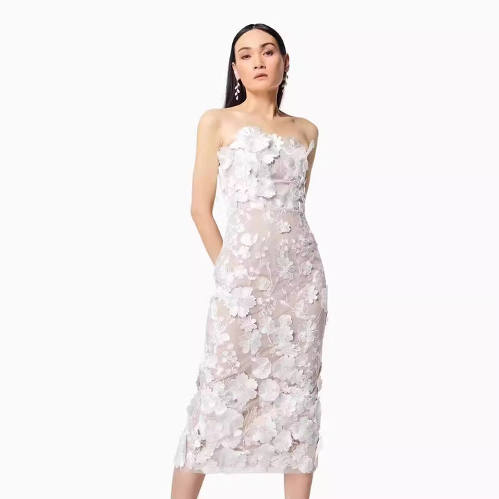 Damen Kleid mit floralem Stickdesign und elegantem körpernahen Schnitt W&W Mode