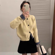 Damen Strickjacke mit eleganten Knopfdetails und hübschem Muster WW