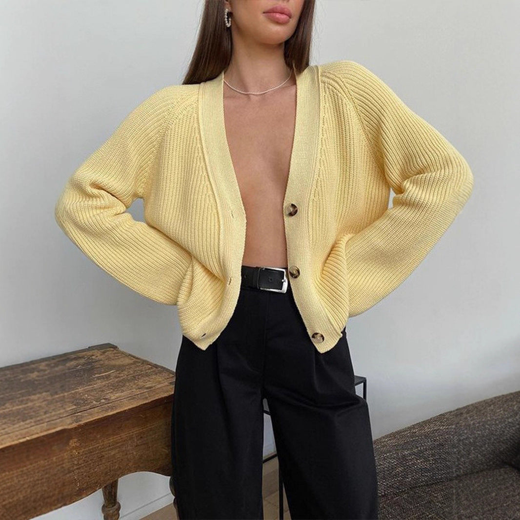 Damen Strickjacke mit großem V-Ausschnitt und Knopfverschluss W&W Mode