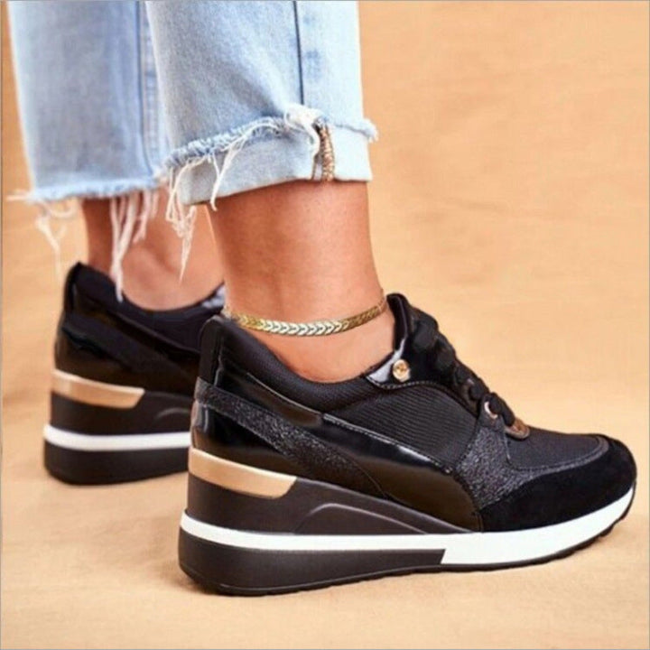 Damen Modische Sneaker mit edlem Metallic-Detail und sportlicher Sohle W&W Mode