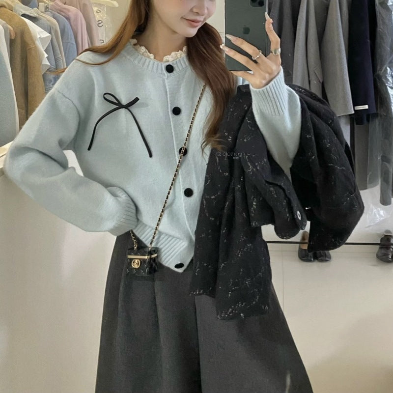 Damen Strickcardigan mit dekorativen Knöpfen und Schleifenakzent WW