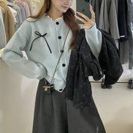 Damen Strickcardigan mit dekorativen Knöpfen und Schleifenakzent WW