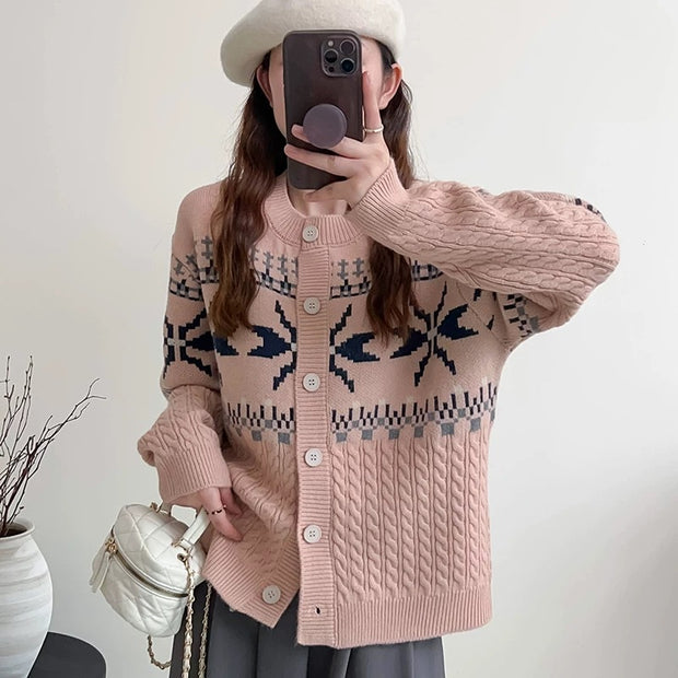 Damen Strickjacke mit folkloristischem Muster und hochwertiger Zopfstruktur WW