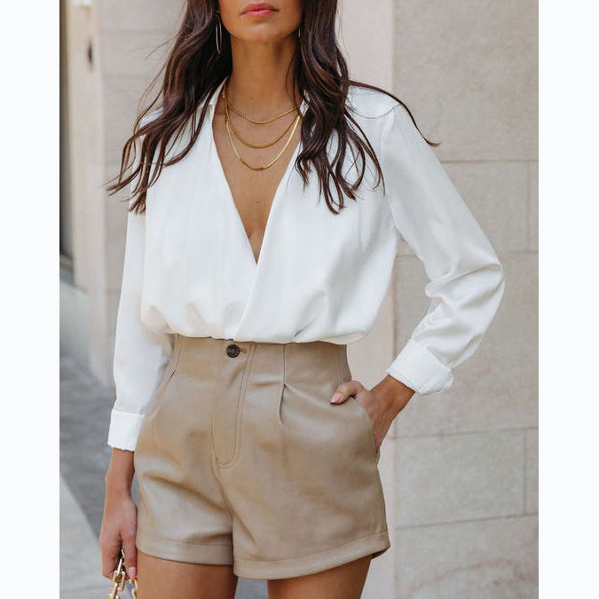 Damen High-Waist Shorts aus weichem Kunstleder mit Bundfalten WW