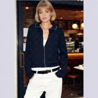 Damen Strickjacke mit eleganter Bubikragen und feinen Knopfdetails WW