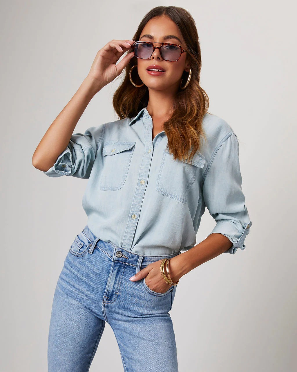 Damen Denim-Hemd mit umschlagbaren Ärmeln und zwei Brusttaschen WW
