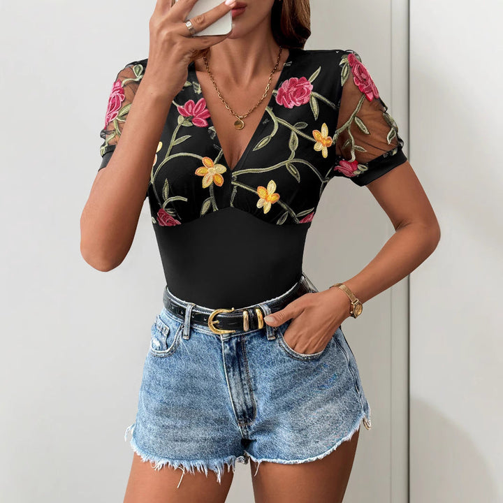 Damen Body mit floralem Spitzenbesatz und tiefem V-Ausschnitt W&W Mode