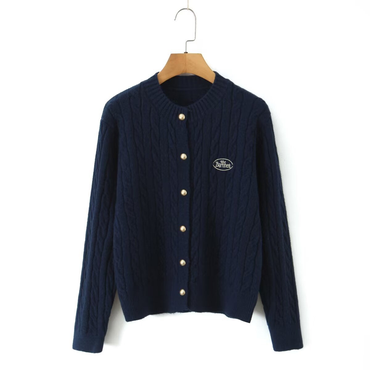 Damen Strickjacke mit elegantem Zopfmuster und Perlenknöpfen WW