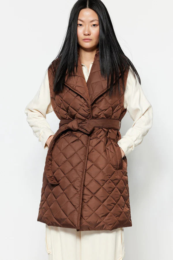 Damen Steppweste mit breitem Kragen und Taillengürtel WW