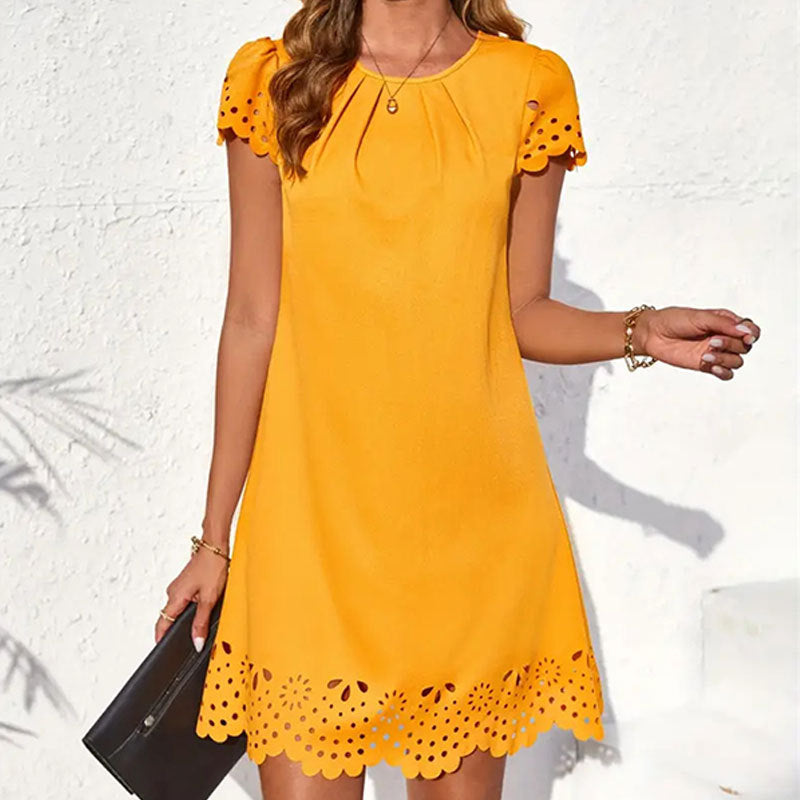 Damen-Sommerkleid mit dekorativem Lochmuster am Saum